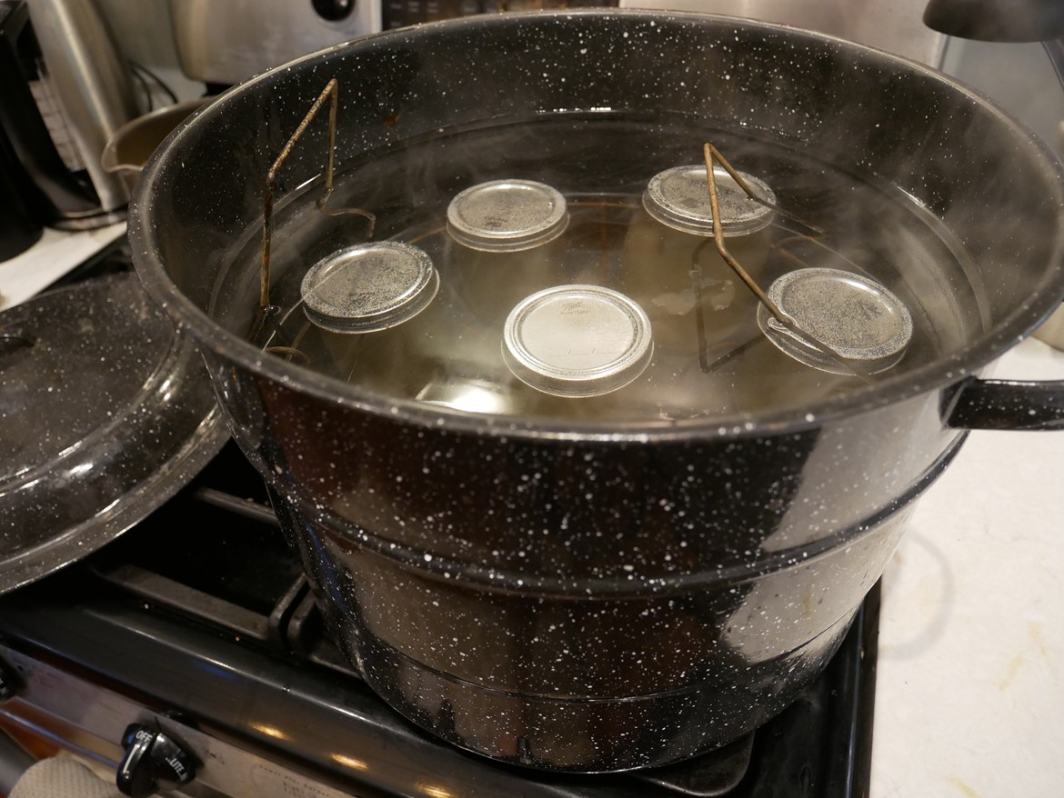 Canning pot grape jelly