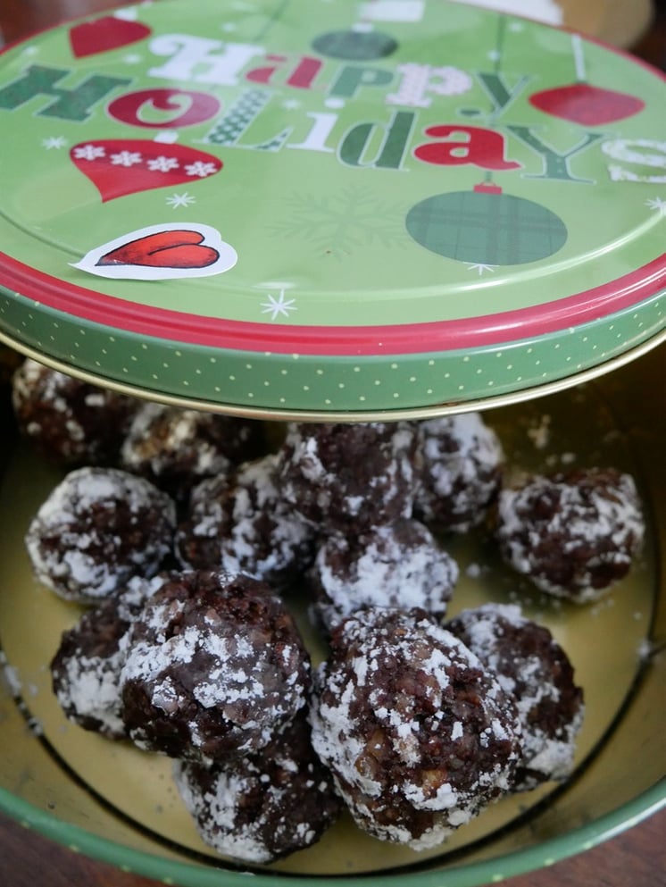 holiday recipe chocolate wine balls gift